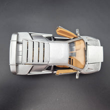 Load image into Gallery viewer, 1995 Lamborghini Diablo VT Silver 1:24 Die Cast Car