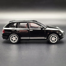 Load image into Gallery viewer, Welly 2010 Porsche Cayenne Turbo Black #42348 1:36 Collection Series