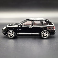 Load image into Gallery viewer, Welly 2010 Porsche Cayenne Turbo Black #42348 1:36 Collection Series