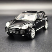 Load image into Gallery viewer, Welly 2010 Porsche Cayenne Turbo Black #42348 1:36 Collection Series