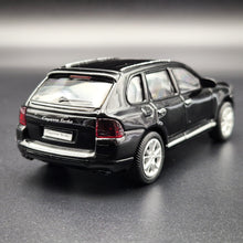 Load image into Gallery viewer, Welly 2010 Porsche Cayenne Turbo Black #42348 1:36 Collection Series