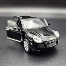 Load image into Gallery viewer, Welly 2010 Porsche Cayenne Turbo Black #42348 1:36 Collection Series