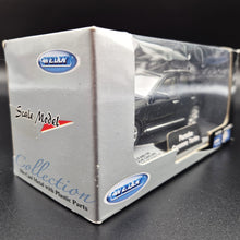 Load image into Gallery viewer, Welly 2010 Porsche Cayenne Turbo Black #42348 1:36 Collection Series