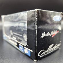 Load image into Gallery viewer, Welly 2010 Porsche Cayenne Turbo Black #42348 1:36 Collection Series