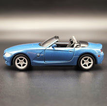 Load image into Gallery viewer, Welly 2008 BMW Z4 Convertible Blue #2328 1:36 Collection Series
