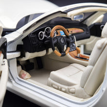 Load image into Gallery viewer, Welly 2005 Lexus SC430 Convertible #2518 Pearl White 1:18 Die Cast Car