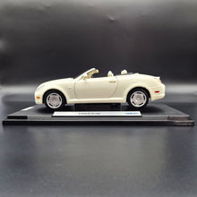 Load image into Gallery viewer, Welly 2005 Lexus SC430 Convertible #2518 Pearl White 1:18 Die Cast Car