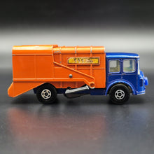 Load image into Gallery viewer, Matchbox 1973 Refuse Truck K-7 Blue/Orange Super Kings