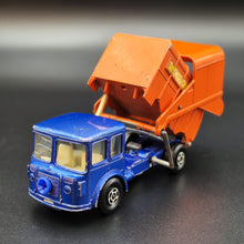 Load image into Gallery viewer, Matchbox 1973 Refuse Truck K-7 Blue/Orange Super Kings