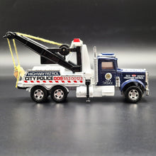 Load image into Gallery viewer, Matchbox 1986 Peterbilt Wrecker Truck K-121 Dark Blue Super Kings