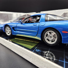 Load image into Gallery viewer, Bburago 1997 Chevrolet Corvette Blue #3356 1:18 Gold Collection Die Cast Car