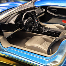 Load image into Gallery viewer, Bburago 1997 Chevrolet Corvette Blue #3356 1:18 Gold Collection Die Cast Car