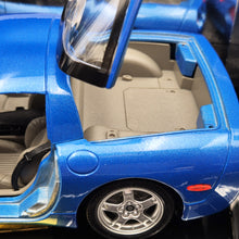 Load image into Gallery viewer, Bburago 1997 Chevrolet Corvette Blue #3356 1:18 Gold Collection Die Cast Car
