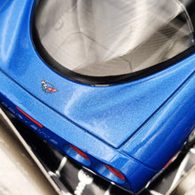 Load image into Gallery viewer, Bburago 1997 Chevrolet Corvette Blue #3356 1:18 Gold Collection Die Cast Car