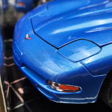 Load image into Gallery viewer, Bburago 1997 Chevrolet Corvette Blue #3356 1:18 Gold Collection Die Cast Car