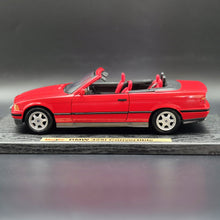 Load image into Gallery viewer, Maisto 1993 BMW 325i Convertible Red #31812 1:18 Special Edition Die Cast Car