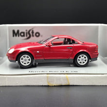 Load image into Gallery viewer, Maisto 1996 Mercedes-Benz SLK 230 Cabriolet Red #31838 1:18 Die Cast Car