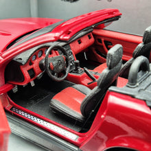 Load image into Gallery viewer, Maisto 1996 Mercedes-Benz SLK 230 Cabriolet Red #31838 1:18 Die Cast Car