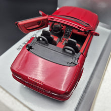 Load image into Gallery viewer, Maisto 1996 Mercedes-Benz SLK 230 Cabriolet Red #31838 1:18 Die Cast Car