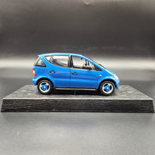 Load image into Gallery viewer, Maisto 1997 Mercedes-Benz A-Class Blue #31841 1:18 Die Cast Car