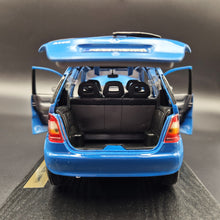 Load image into Gallery viewer, Maisto 1997 Mercedes-Benz A-Class Blue #31841 1:18 Die Cast Car
