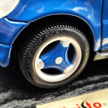 Load image into Gallery viewer, Maisto 1997 Mercedes-Benz A-Class Blue #31841 1:18 Die Cast Car