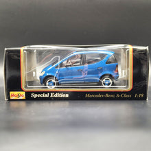 Load image into Gallery viewer, Maisto 1997 Mercedes-Benz A-Class Blue #31841 1:18 Die Cast Car