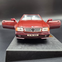 Load image into Gallery viewer, Maisto 1989 Mercedes-Benz 500SL Convertible Dark Red #31801 1:18 Special Edition Die Cast Car