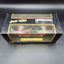 Load image into Gallery viewer, Maisto 1989 Mercedes-Benz 500SL Convertible Dark Red #31801 1:18 Special Edition Die Cast Car