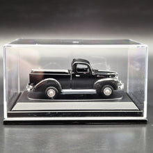 Load image into Gallery viewer, Motormax 1940 Ford Pick Up American Classics Premium Collection 1:87 Model