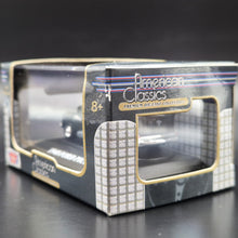 Load image into Gallery viewer, Motormax 1940 Ford Pick Up American Classics Premium Collection 1:87 Model