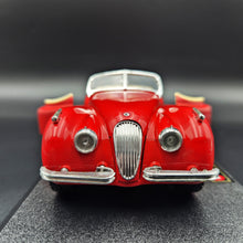 Load image into Gallery viewer, Bburago Jaguar XK120 Roadster (1948) Red #1502 1:24 Die Cast Car