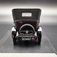 Load image into Gallery viewer, Oxford Diecast Austin Heavy Twelve Maroon AHT002 1:43 Model