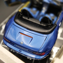 Load image into Gallery viewer, Bburago BMW M Roadster 1996 Blue #3349 1:18 Gold Collection Die Cast Car