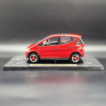 Load image into Gallery viewer, Maisto 1997 Mercedes-Benz A-Class Red #31841 1:18 Special Edition Die Cast Car