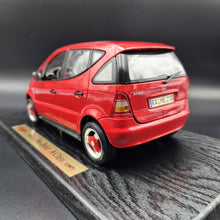 Load image into Gallery viewer, Maisto 1997 Mercedes-Benz A-Class Red #31841 1:18 Special Edition Die Cast Car
