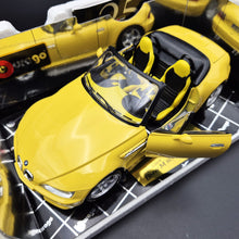 Load image into Gallery viewer, Bburago BMW M Roadster 1996 Yellow #3369 1:18 Gold Collection Die Cast Car