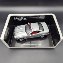 Load image into Gallery viewer, Maisto 1996 Mercedes-Benz SLK 230 Cabriolet Silver #31838 1:18 Die Cast Car