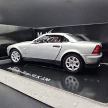 Load image into Gallery viewer, Maisto 1996 Mercedes-Benz SLK 230 Cabriolet Silver #31838 1:18 Die Cast Car