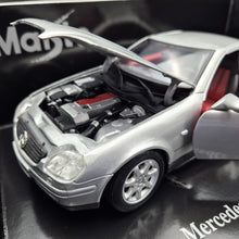 Load image into Gallery viewer, Maisto 1996 Mercedes-Benz SLK 230 Cabriolet Silver #31838 1:18 Die Cast Car