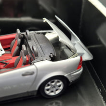 Load image into Gallery viewer, Maisto 1996 Mercedes-Benz SLK 230 Cabriolet Silver #31838 1:18 Die Cast Car