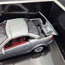 Load image into Gallery viewer, Maisto 1996 Mercedes-Benz SLK 230 Cabriolet Silver #31838 1:18 Die Cast Car