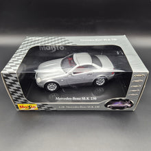 Load image into Gallery viewer, Maisto 1996 Mercedes-Benz SLK 230 Cabriolet Silver #31838 1:18 Die Cast Car