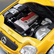 Load image into Gallery viewer, Maisto 1996 Mercedes-Benz SLK 230 Cabriolet Yellow #31838 1:18 Die Cast Car
