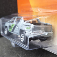 Load image into Gallery viewer, Matchbox 2010 Honda Ridgeline Silver #82 Outdoor Sportsman 9/10 New Long Card