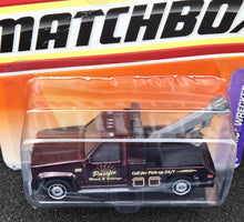 Load image into Gallery viewer, Matchbox 2010 GMC Wrecker Burgundy #73 City Action 1/15 New