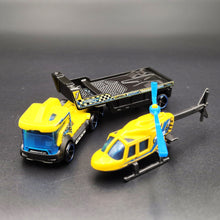 Load image into Gallery viewer, Hot Wheels 2013 Copter Chase Transporter & Propper Chopper - Truck & Helicopter Trackin' Trucks