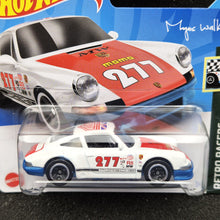 Load image into Gallery viewer, Hot Wheels 2023 '71 Porsche 911 White #126 Retro Racers 9/10 New