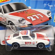 Load image into Gallery viewer, Hot Wheels 2023 '71 Porsche 911 White #126 Retro Racers 9/10 New