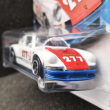 Load image into Gallery viewer, Hot Wheels 2023 '71 Porsche 911 White #126 Retro Racers 9/10 New